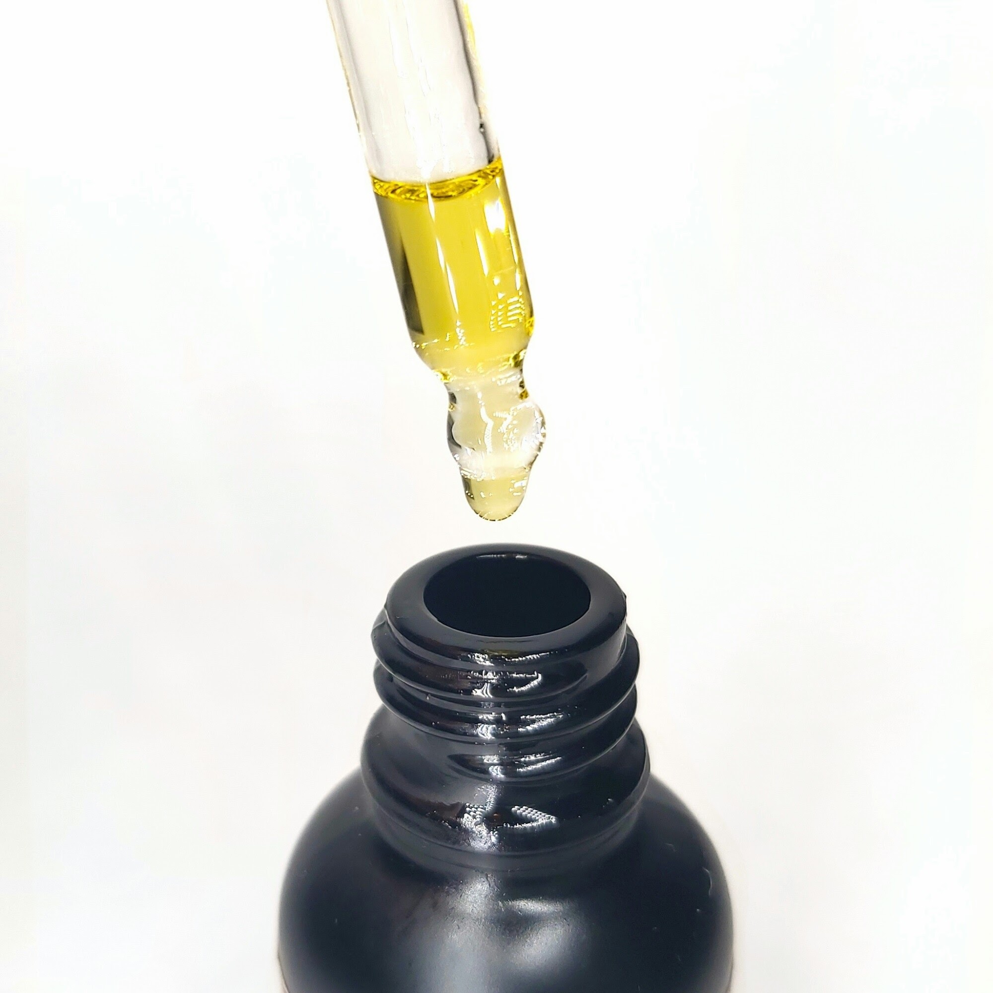 Dropper shot of MSA Skincare's Replenish Serum. Natural Skincare review by Beauty Folio