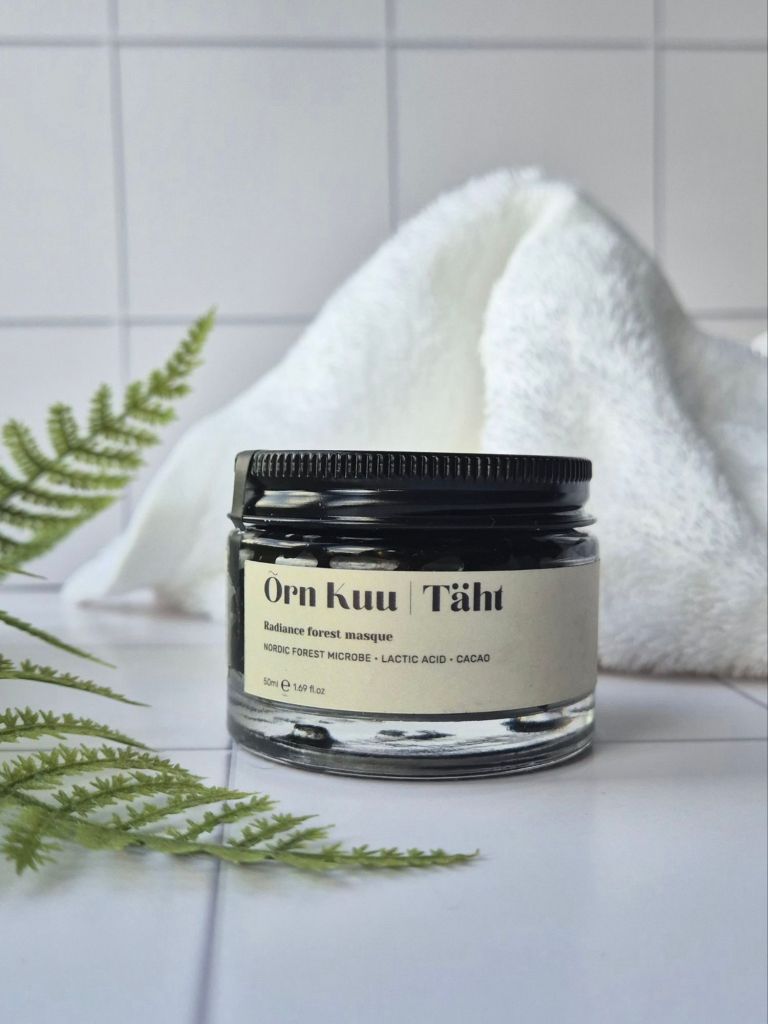 Õrn Kuu's Täht Radiance Forest Masque jar on white tiles - review by Beauty Folio